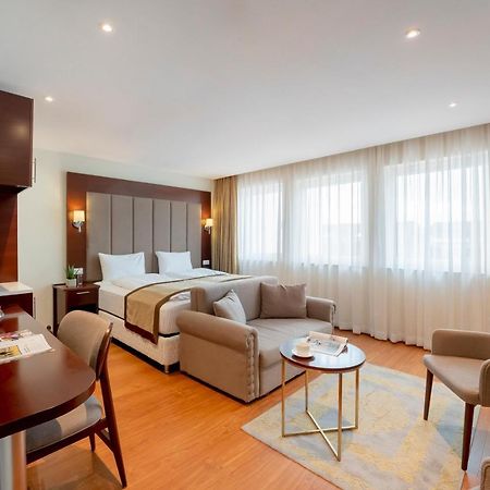 Palast Hotel Huerth Ngoại thất bức ảnh