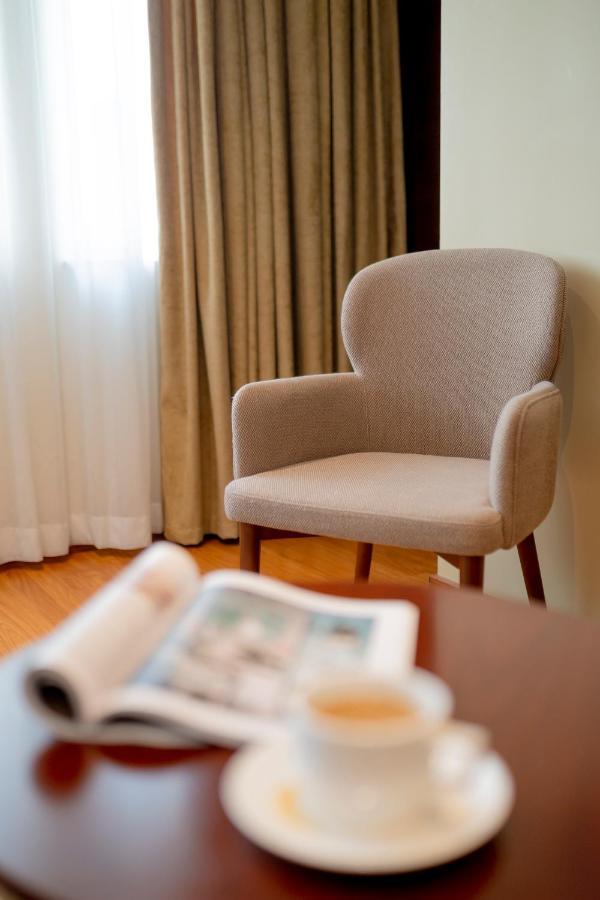 Palast Hotel Huerth Ngoại thất bức ảnh