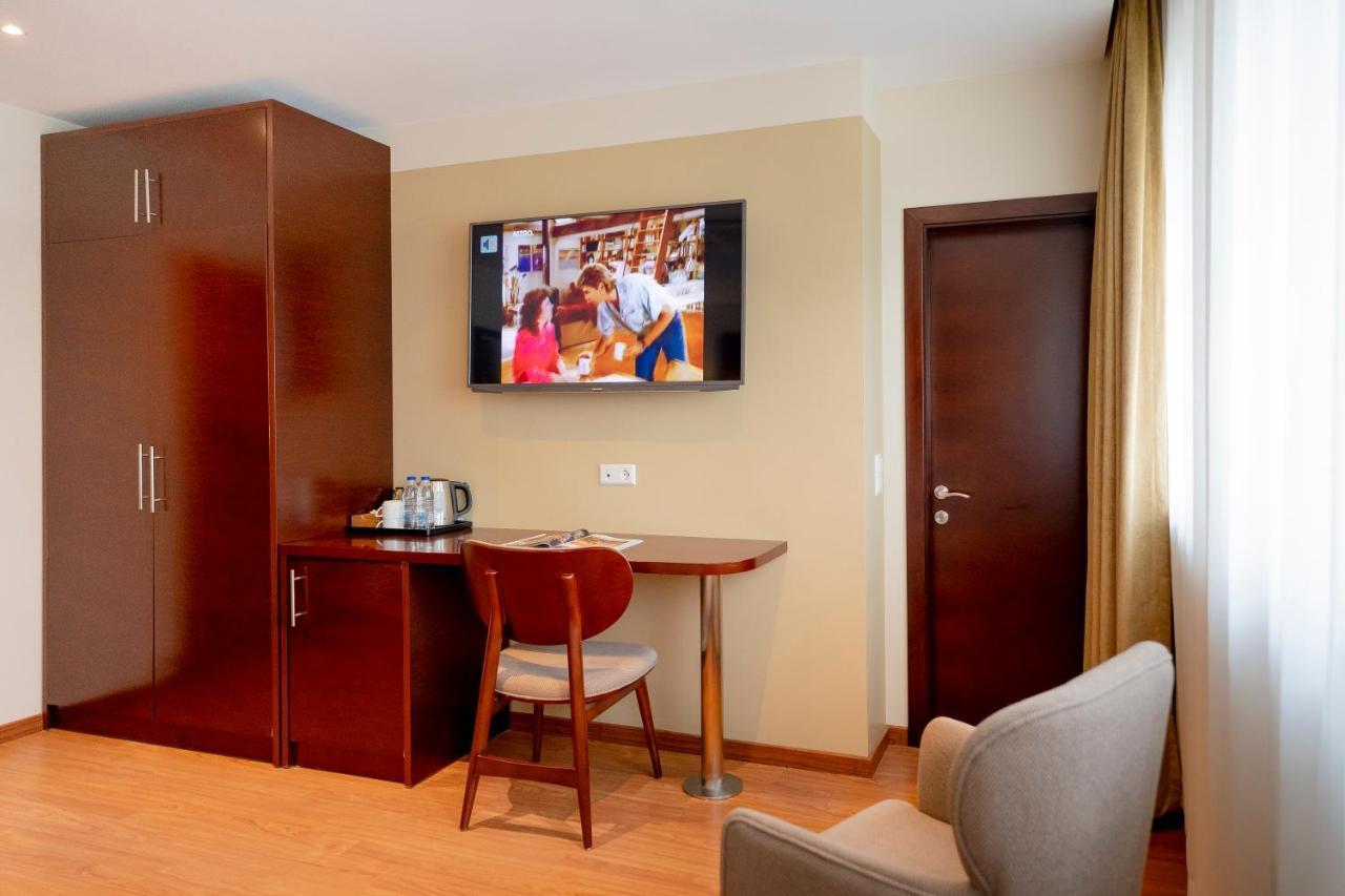 Palast Hotel Huerth Ngoại thất bức ảnh